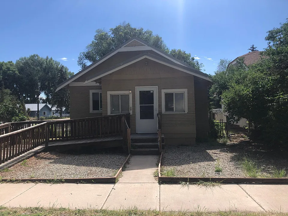 102 Ross Ave