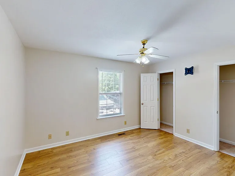 424 Eisenhower Dr — Photo 10