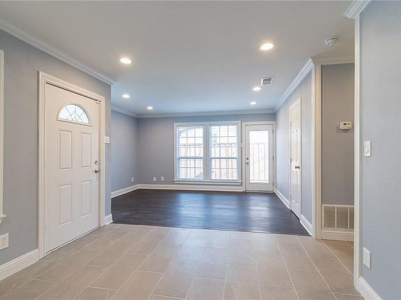 3rd image of 2514 Greenhurst Dr