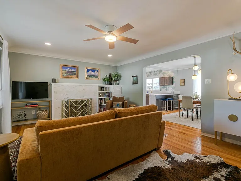219 Montclaire Dr NE — Photo 2