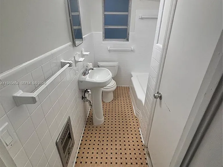 624 NE 7th Ave #3 — Photo 5