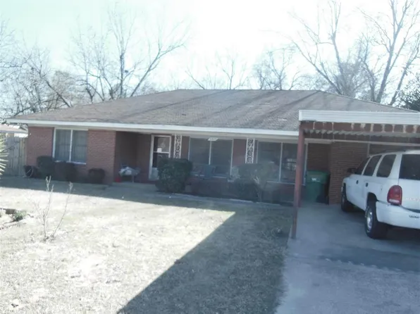 2813 S Lake Dr, Texarkana, TX 75501