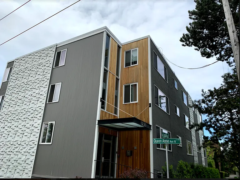 1221 Apartments — Photo 9