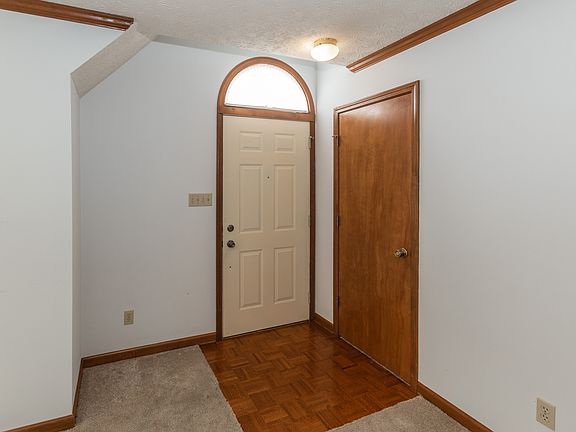 3rd image of 110 Dover Blvd N