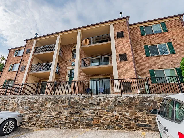 Hillcrest Apartments — Photo 3