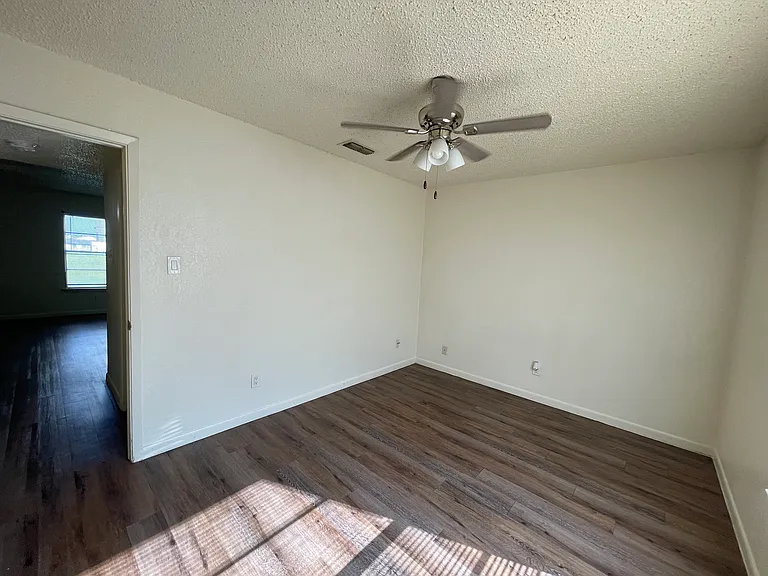 1702 Kirk Ave #104 — Photo 10