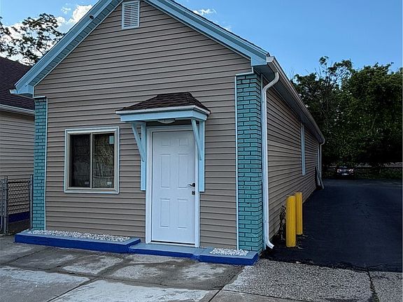 2nd image of 74 Main St #76