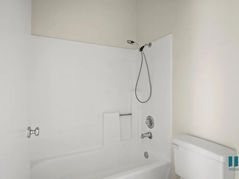 111 S Croft Ave — Photo 51