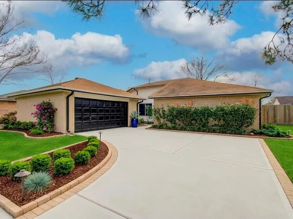 9734 Oakmont Dr, La Porte, TX 77571