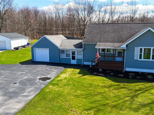 6565 Southwestern Blvd, Lake View, NY 14085