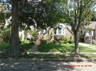 33 Garden Dr, Lynbrook, NY 11563