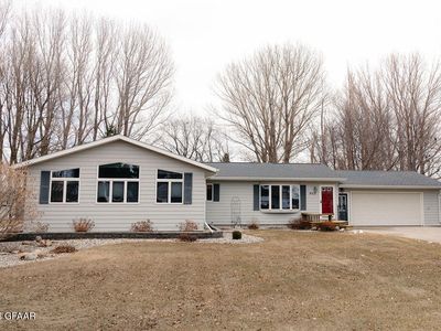 9512 11th Ave SW, Cavalier, ND, 58220