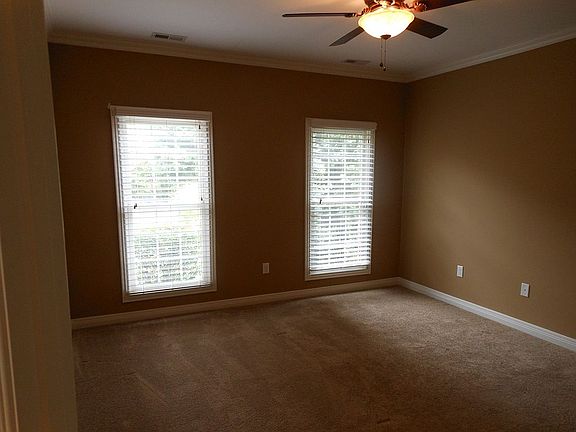 5th image of 115 Sugartree Ln