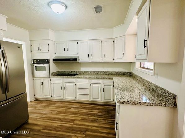 118 Essex Ct, Picayune, MS 39466