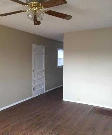 2nd image of 6008 Lilac Ln