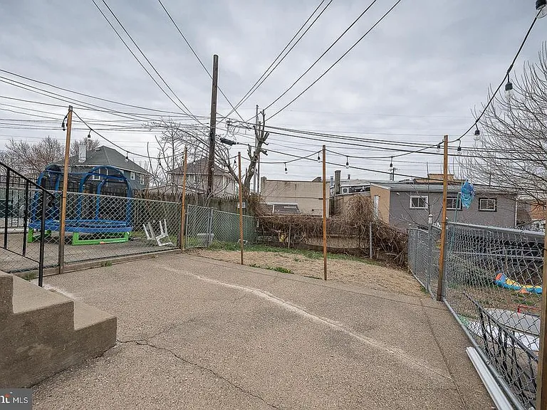 130 Ivy Ct — Photo 50