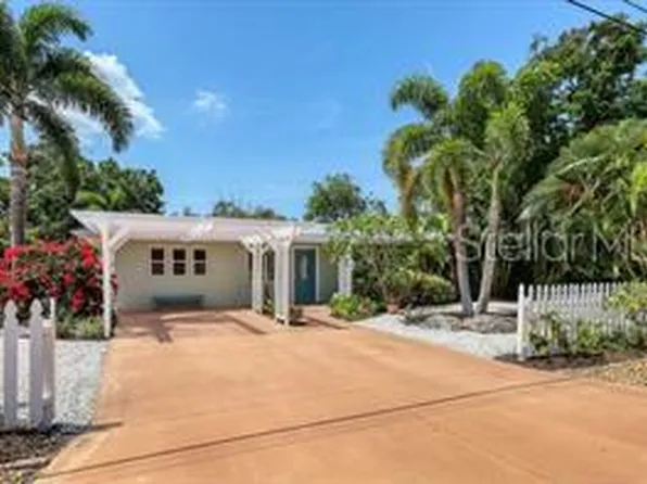 7860 Holiday Dr, Sarasota, FL 34231