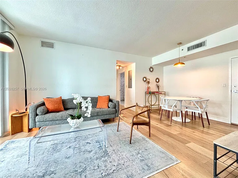 500 NE 29th St #601 — Photo 1