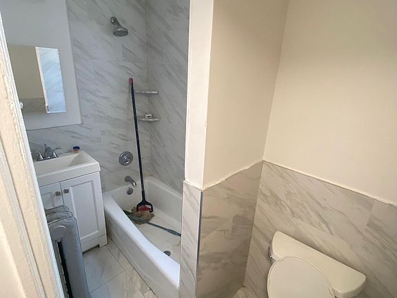 5th image of 17 1st St APT 1