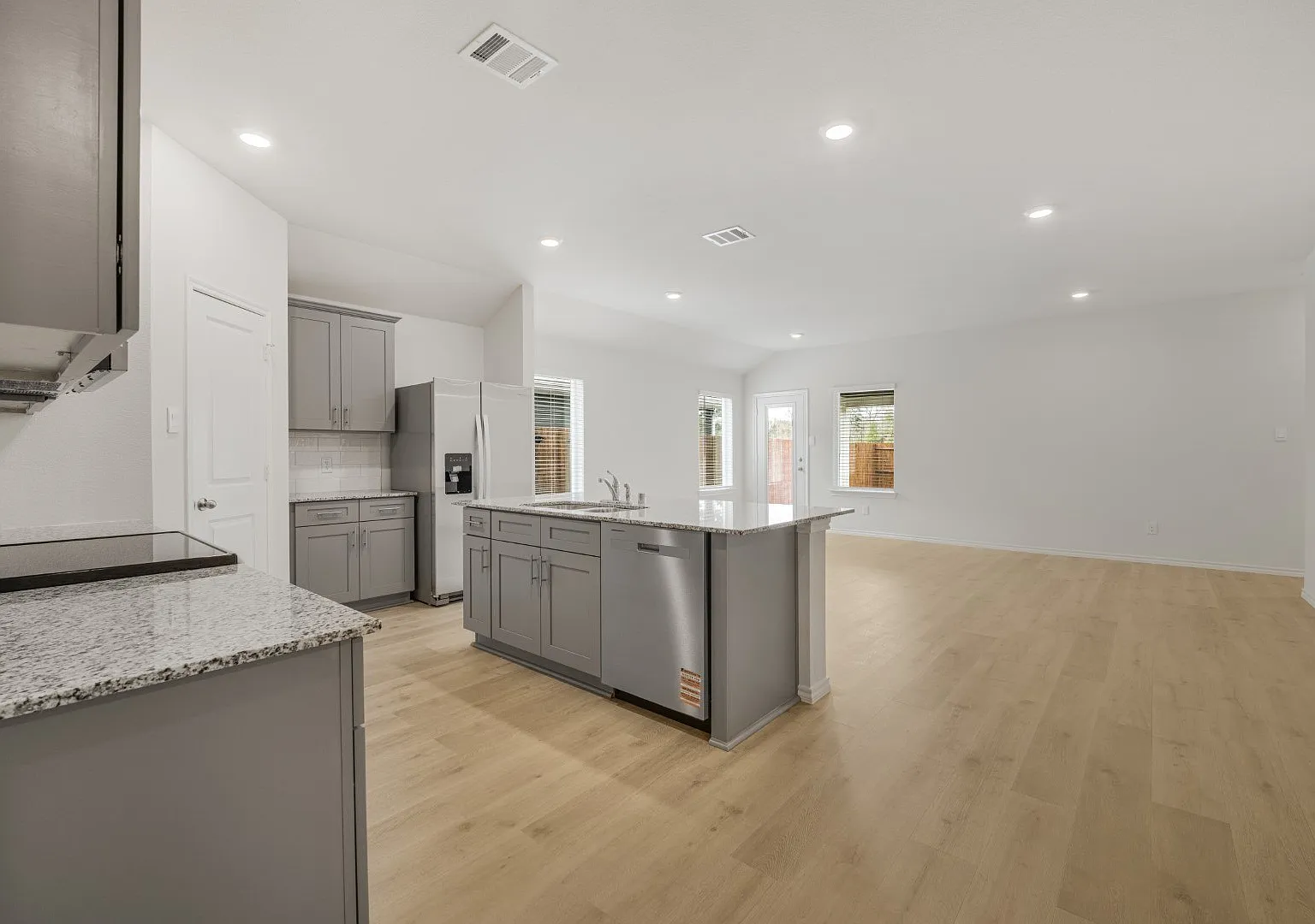 1543 Brooke Drive — Photo 4