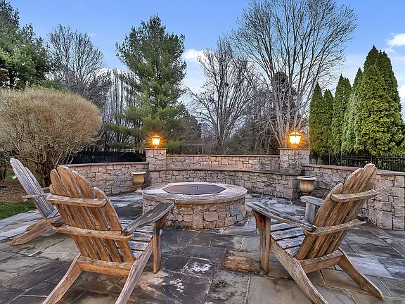 3rd image of 506 Sandpiper Cir