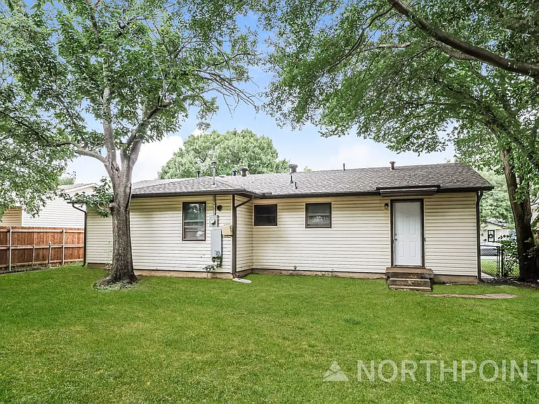 2207 Dennis St — Photo 16