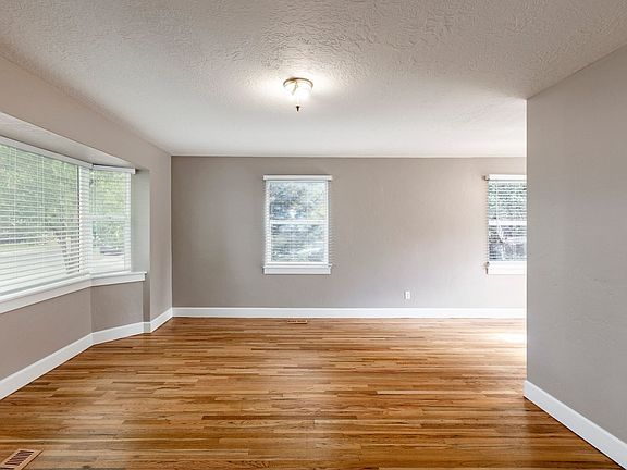 3rd image of 3085 S Crescent Dr E