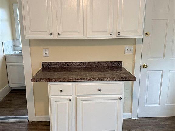 4th image of 12 Linwood Pl
