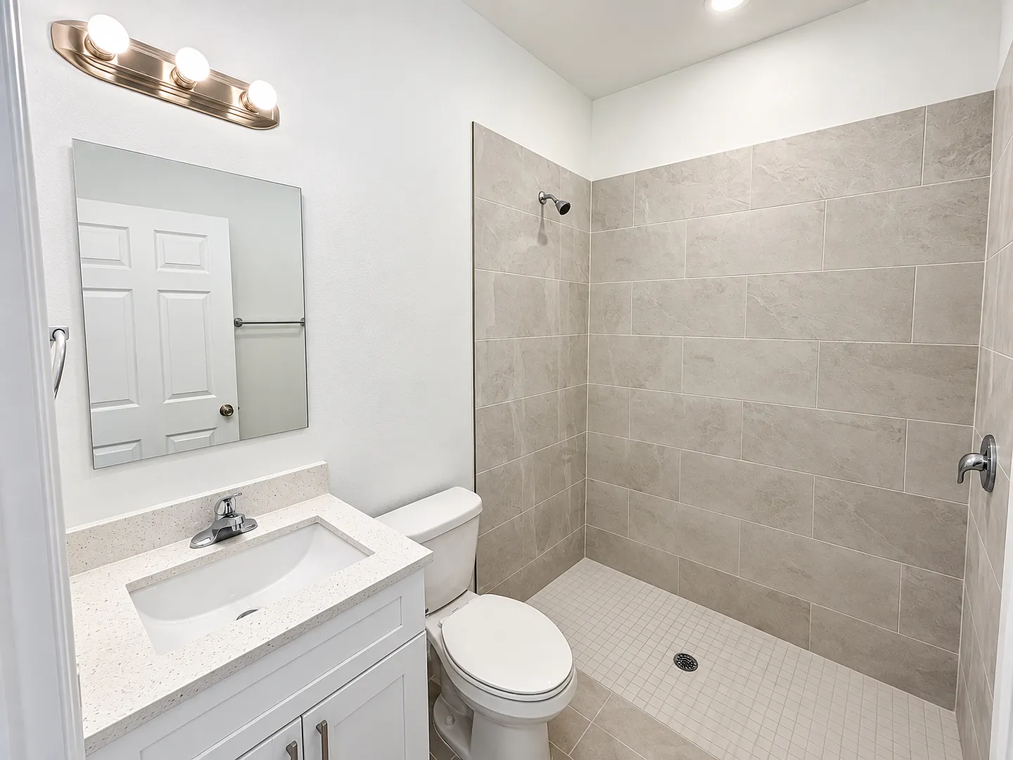 Bright & Modern 2 Bed-1 Bath Pet-Friendly Home in Desirable Lehigh Acres! — Photo 4
