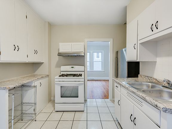 5th image of 1816 Jackson St NE #1