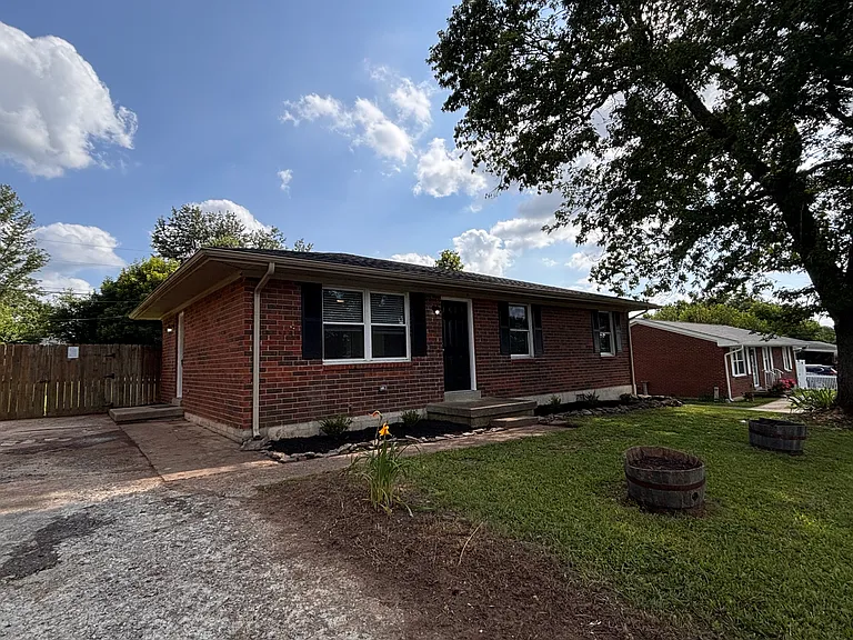 315 E Brown St — Photo 19