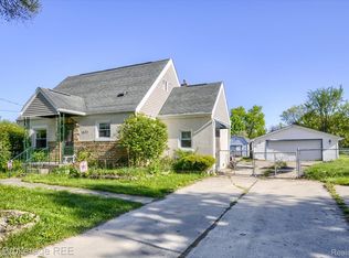 1037 Burns St, Mount Morris, MI 48458