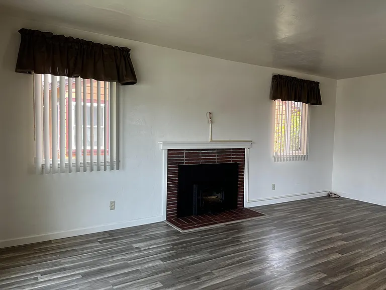 1120 Austin Way — Photo 4