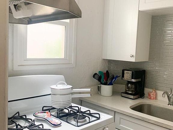 3rd image of 1263 N Clarkson St #1