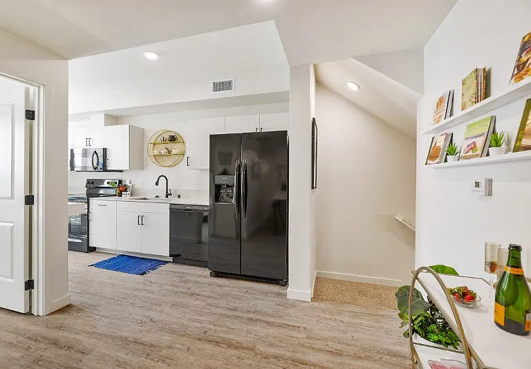 South Park Place — Photo 15