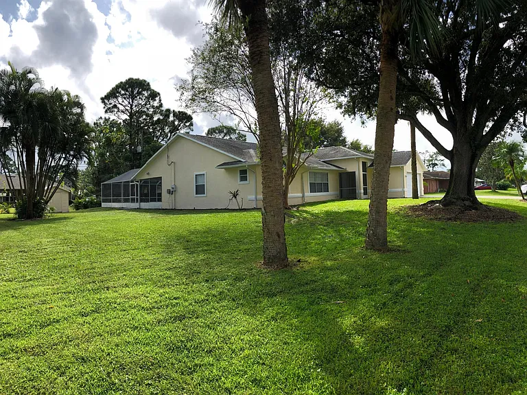 545 Grace St — Photo 4
