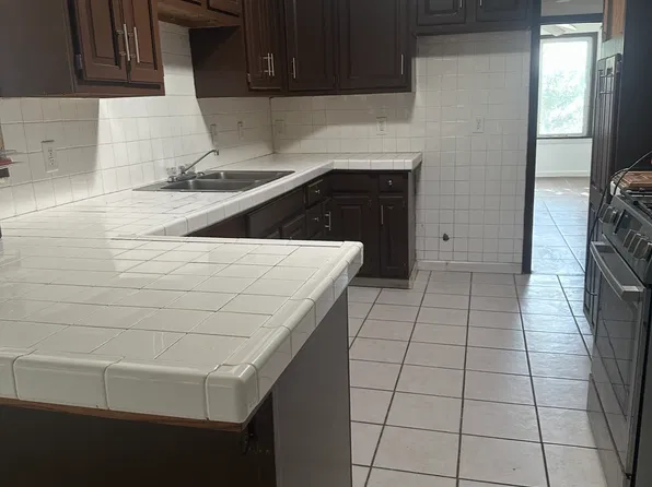 1001 W 7th St, Hanford, CA 93230