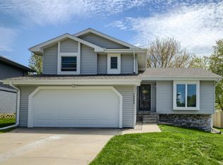 16603 Weir St, Omaha, NE 68135