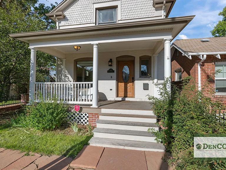 649 S Lincoln St — Photo 2