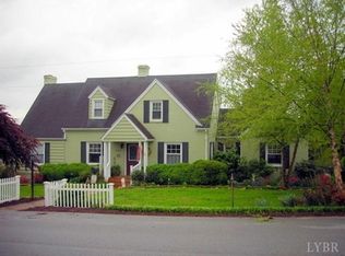 1408 Hillcrest St, Altavista, VA 24517