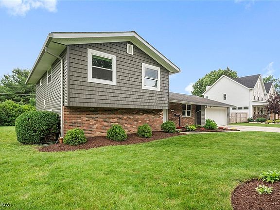 3rd image of 180 Ashwood Dr