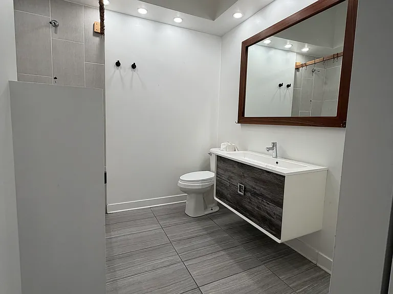 2725 W Prindiville St #NE — Photo 12