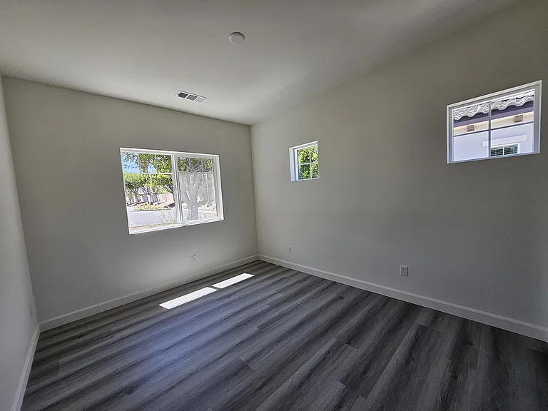 1355 Point Loma Pl — Photo 11