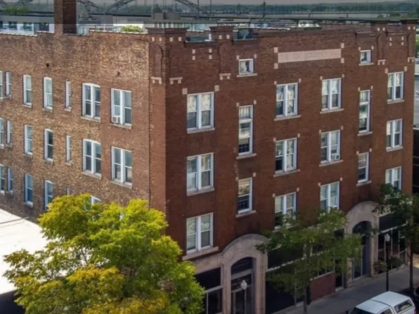 Dorothea, 317 W 3rd St #39903ee3f, Davenport, IA 52801