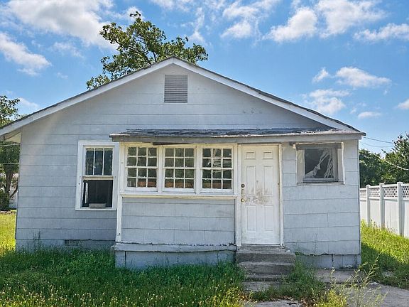 3rd image of 1203 Valleyview St
