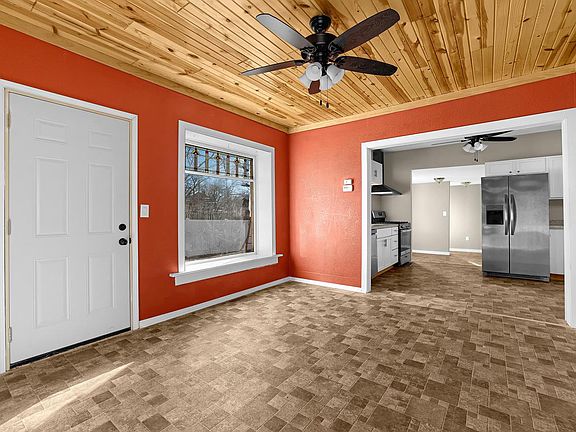 4th image of 411 East Main STREET