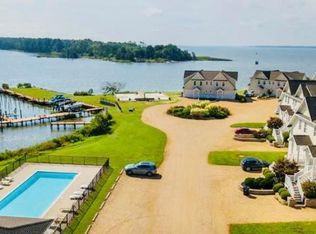 584 Riverside Dr, Lancaster, VA 22503