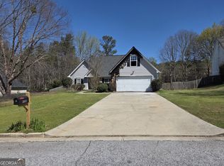 2500 Huntington Dr, Loganville, GA