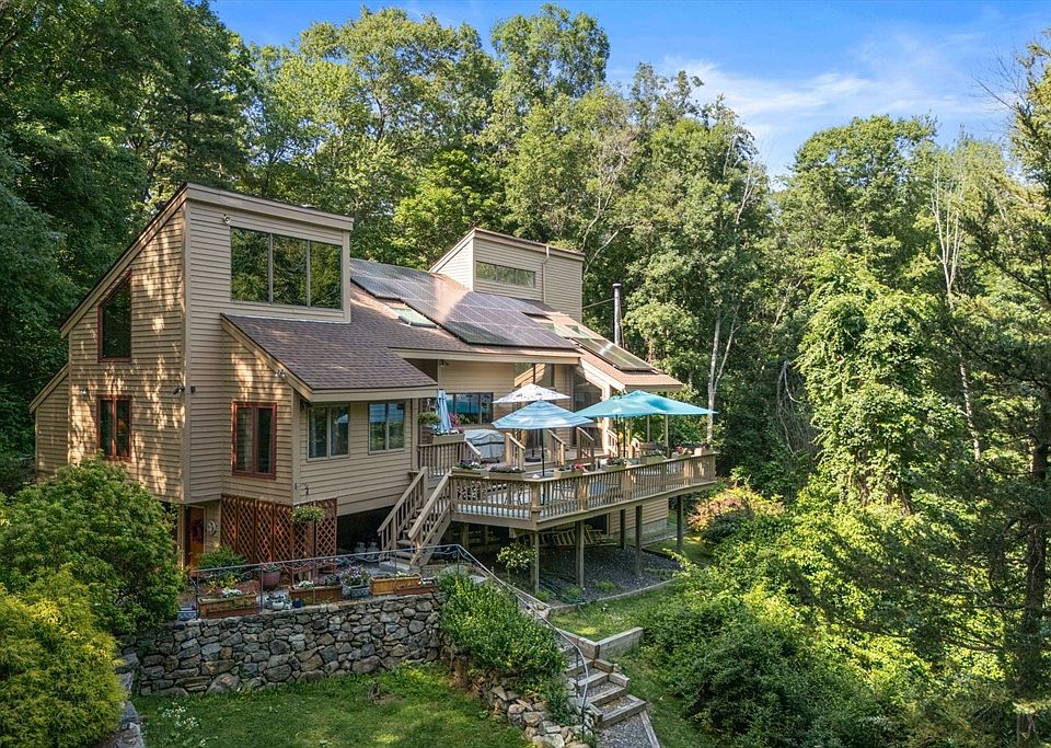 1st image of 7 Hilltop Ln