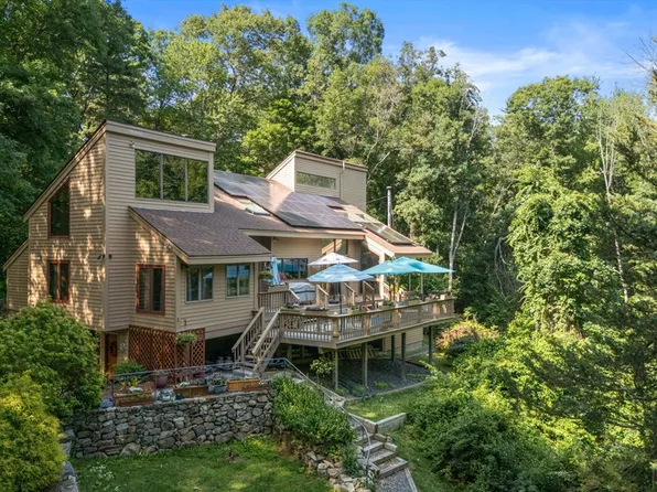 7 Hilltop Ln, Framingham, MA 01701